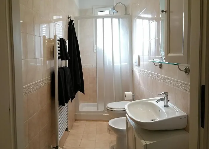 Fuori Portico Unita بولونيا